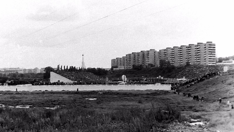 Нижний Тагил. 1980 г. Открытие стадиона Высокогорец в пойме реки Тагил. Фотоархив Владимир Вороненко.