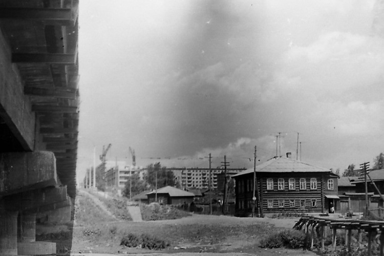 Нижний Тагил. Старый Маральский мост построен в 1927 году. И новый 1961 года постройки. Два моста в одном кадре.