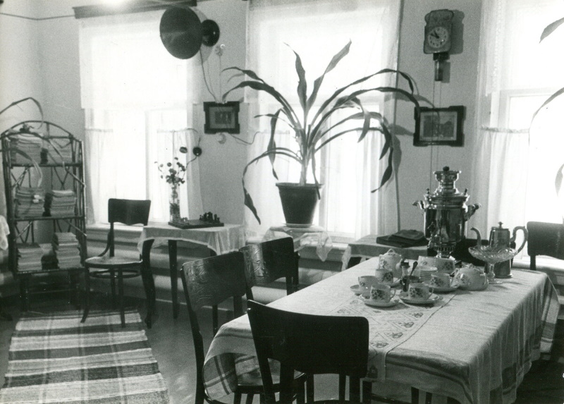 Интерьер гостиной в музее А.П. Бондина. 1982 год.