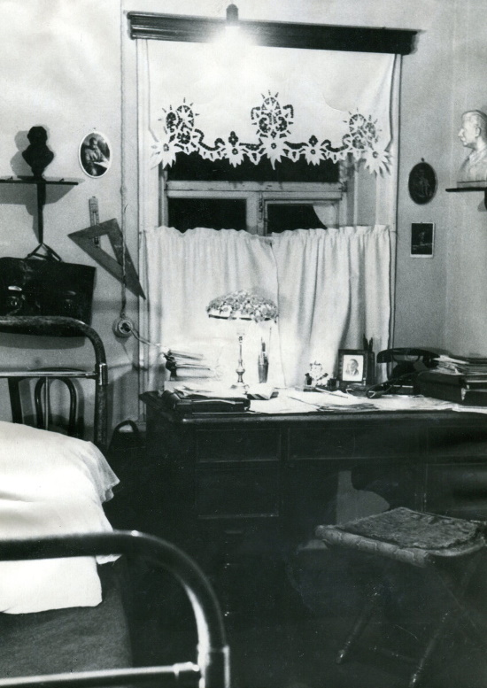 Рабочий кабинет А.П. Бондина до открытия музея. 1956 год.