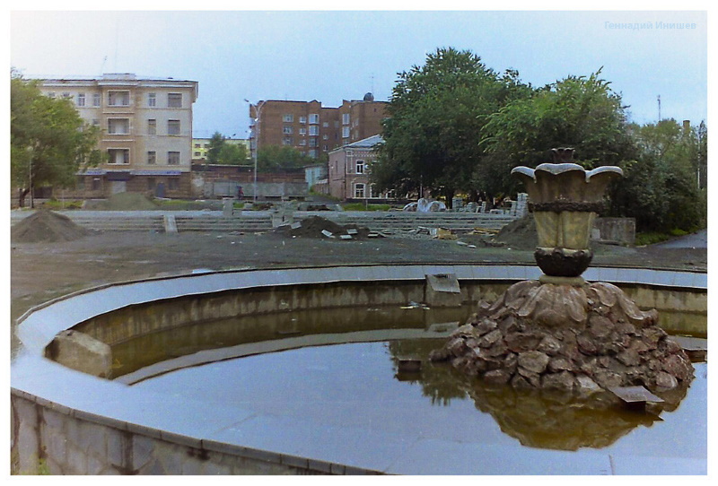 На месте закладки памятника Демидову, в Комсомольском сквере найдены обломки