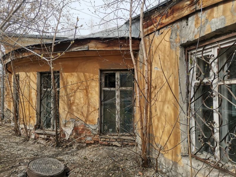 Демидовская больница. Центральный вход. 2023 год.