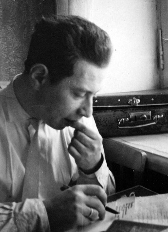 Уралвагонзавод. Инженер, основателЬ, сценарист, режиссер и актер агиттеатра «Факел» Ефим Нисенбаум.