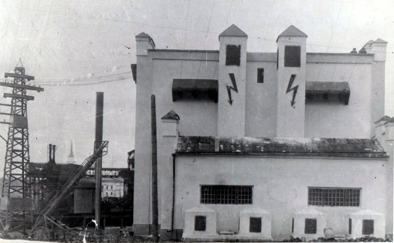 Электроподстанция для подачи энергии на платиновые прииски, построена в 1927 г. на заводе им. Куйбышева. 