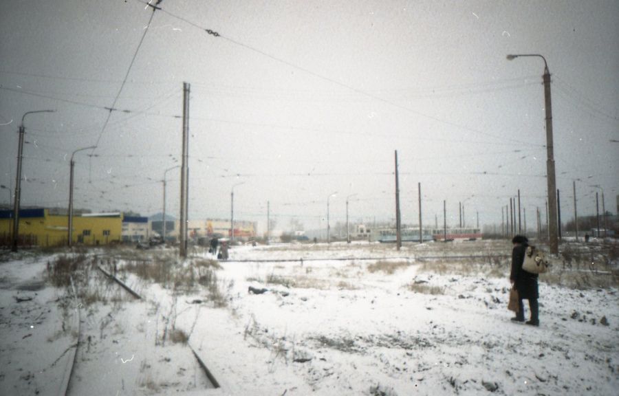 Конечная станция «ГГМ». Фотография сделана на недействующем пути, который должен был вести к проектировавшемуся третьему депо. Позднее этот путь был разобран. 10.2004 г.