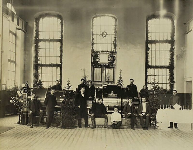 Служащие энергоцеха Нижнетагильского завода. 1914 г.