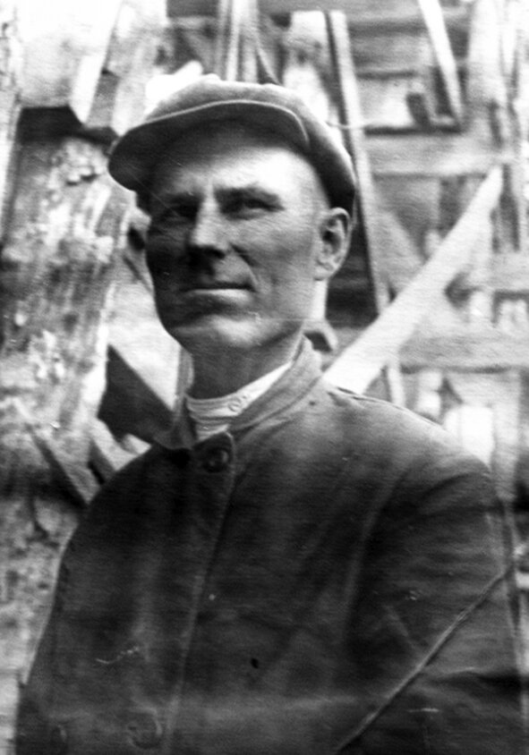 Трудовые династии Уралвагонзавода. Династия Ивановых. Павел Иванов. 1933 год.