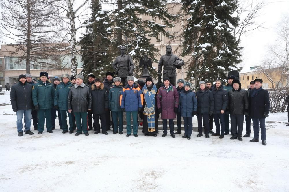 В Нижнем Тагиле открыт памятник пожарным и спасателям. Фото Сергея Казанцева.