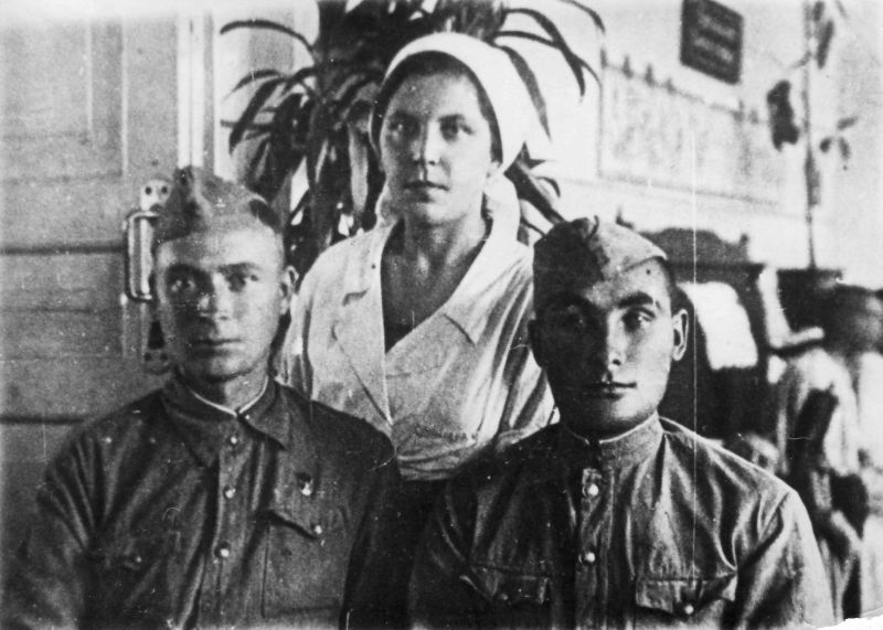 В госпитале №2551. Перед возвращением в строй. 1942 г. Фото музея школы № 18.