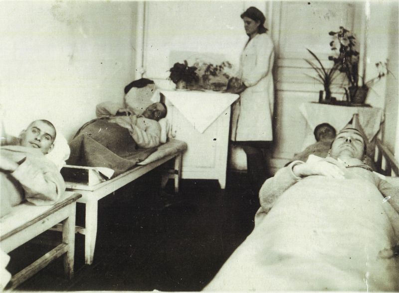 В процедурном кабинете военного госпиталя № 2551. Фото музея школы № 18.