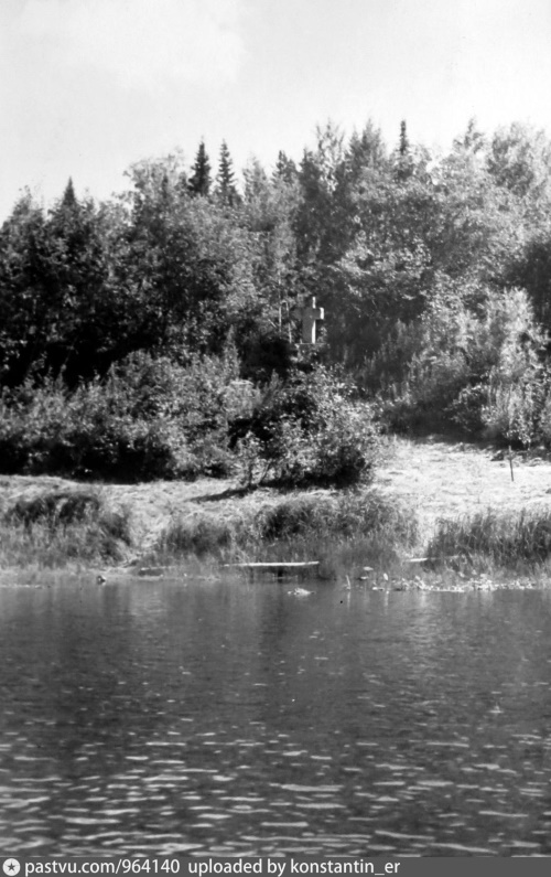 Вид на Демидовский крест с реки Чусовой 1963 г