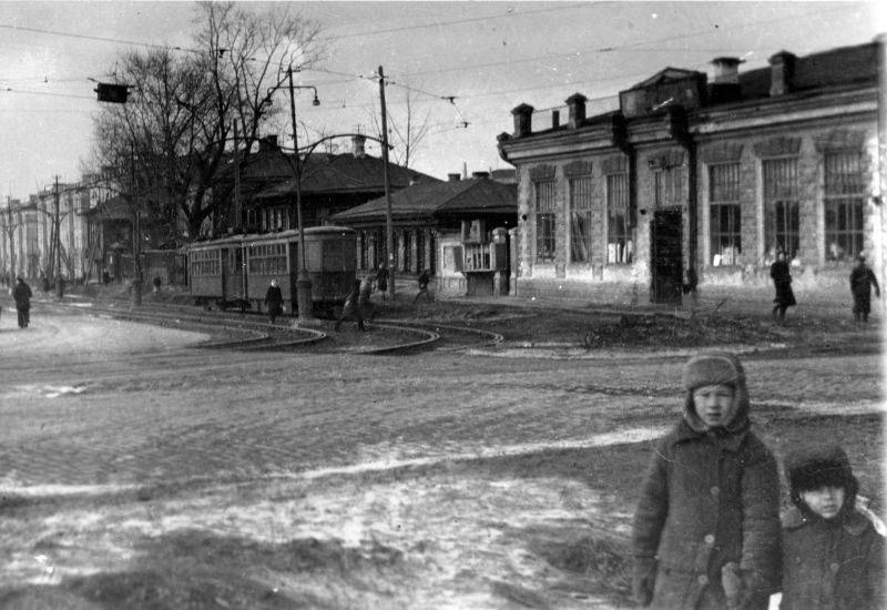 Перекрёсток ул. Ленина - Садовая. Магазин транспортно-потребительского общества железнодорожников (ТПО) 1950 - е гг.