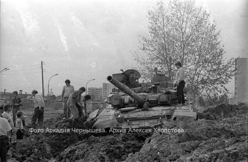 Нижний Тагил 12 августа 1993 года В результате конфликта между местными и кавказскими преступными группировками был захвачен новейший танк Т-90.