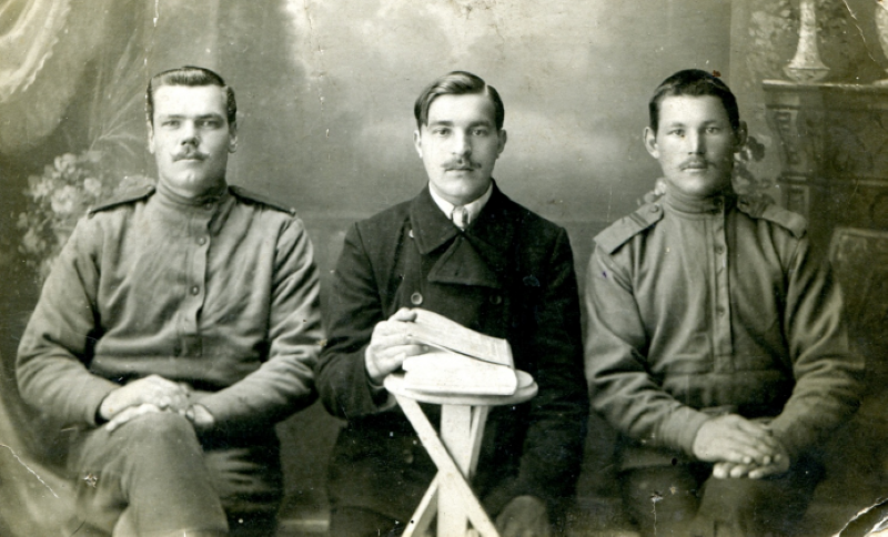 Фото 4. Неизвестные раненые солдаты (из коллекции Н. А. Щекотова)